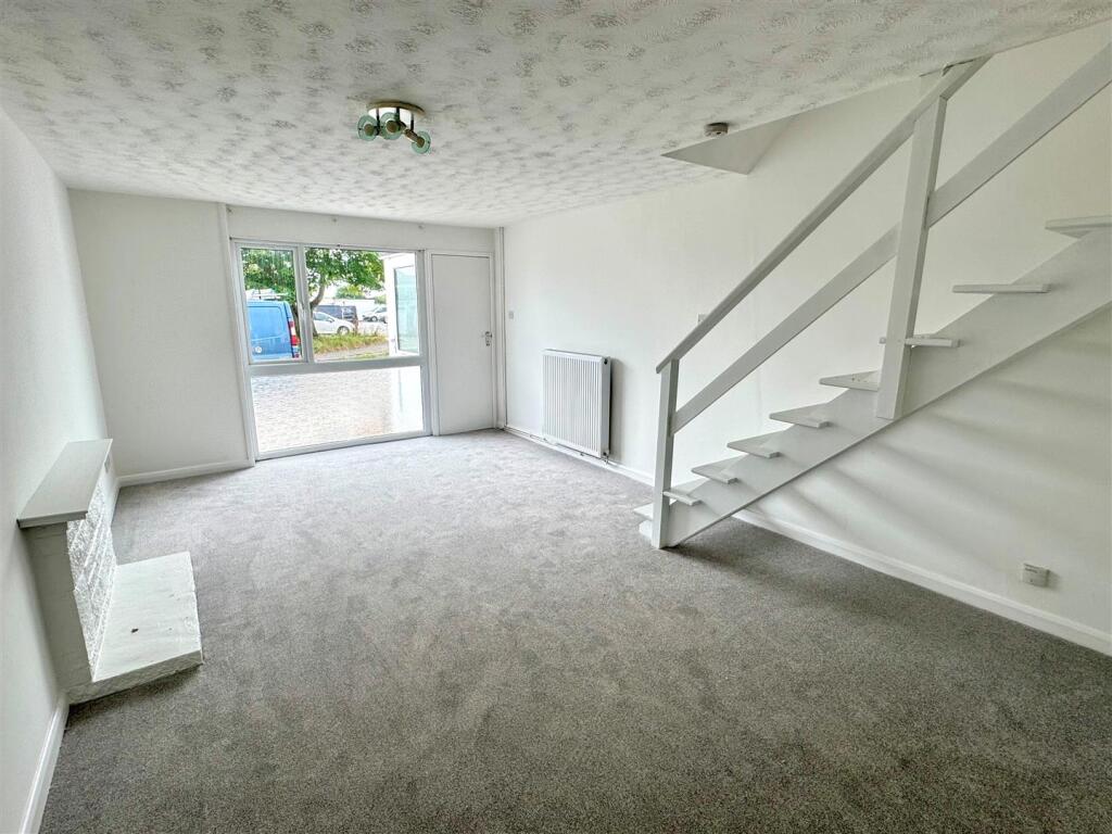 43 Pendragon Crescent Lounge