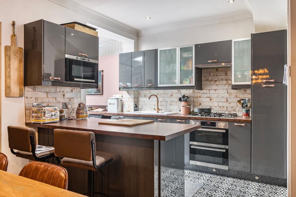 Sparrow Farm Road, Epsom - KT17 2JL