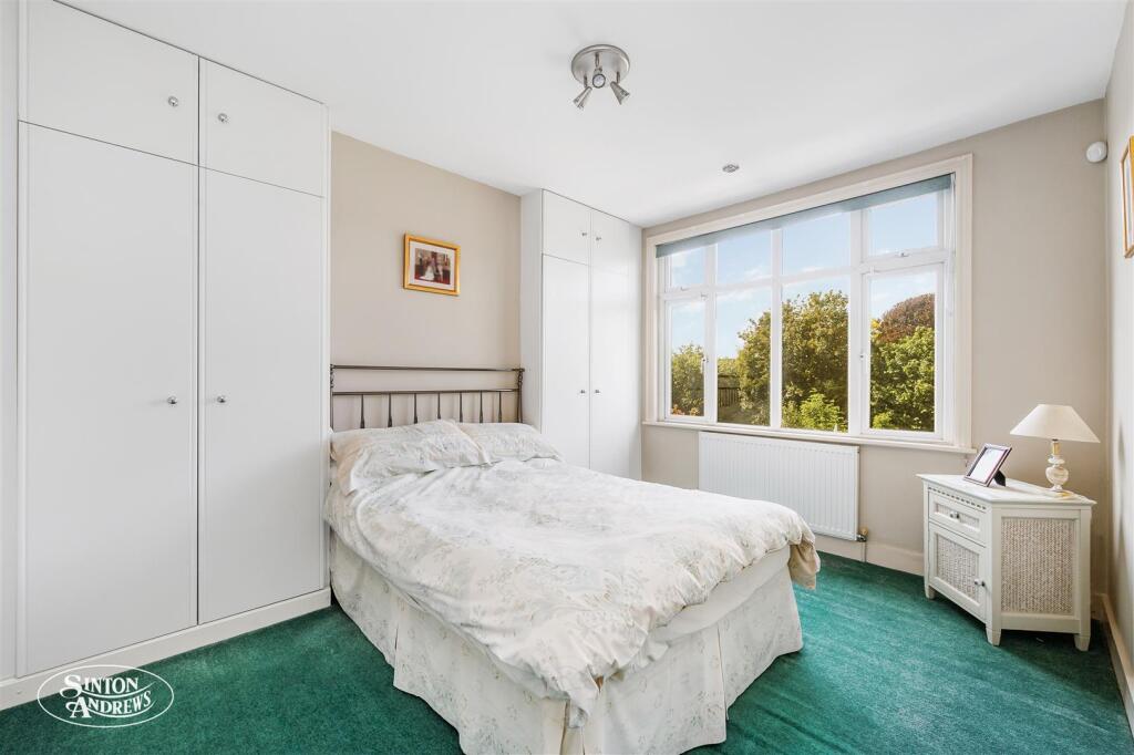 20 Erlesmere Gardens-12.jpg