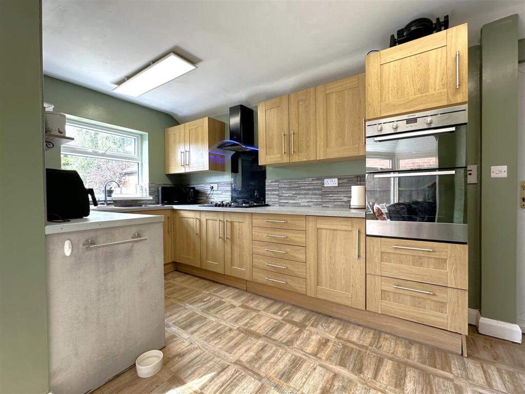 Well-Appointed Kitchen 488