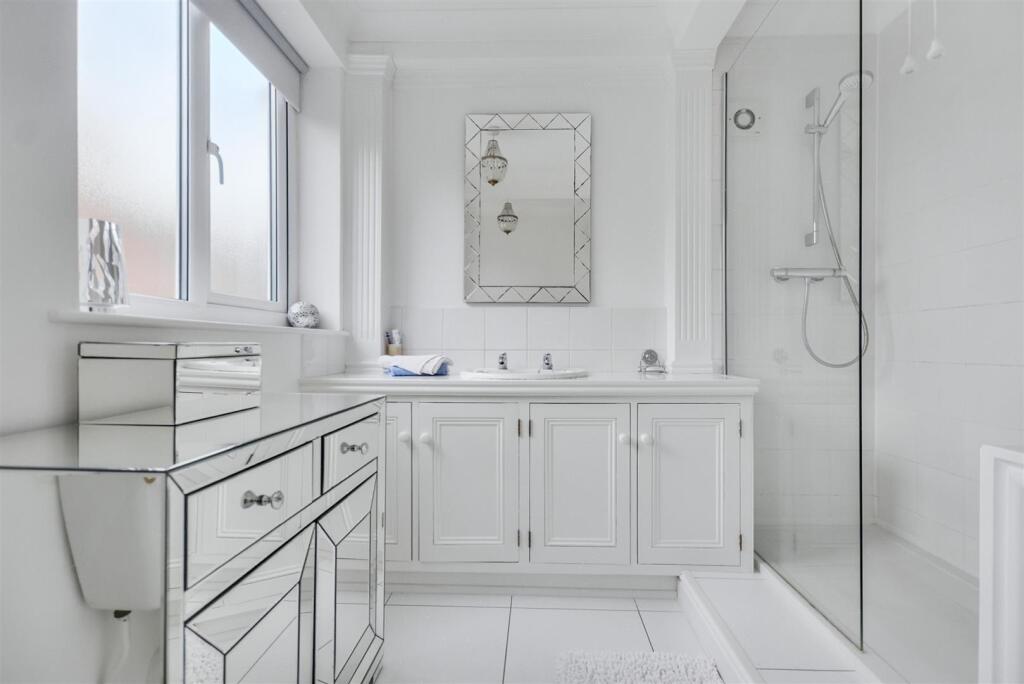 Bathroom_1.jpeg