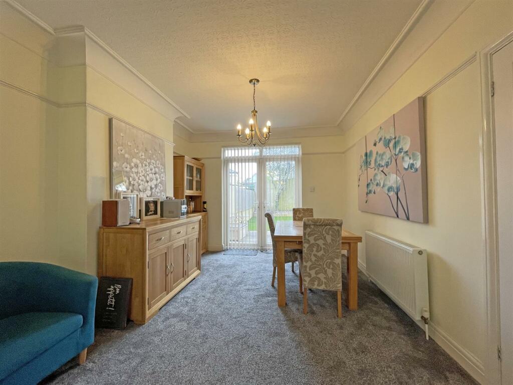 St Martins Avenue 13 - Lounge 1 Front.jpg