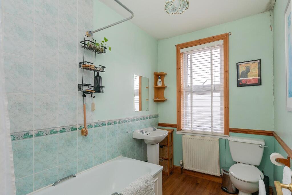 0S4RBN - Bathroom B.jpg