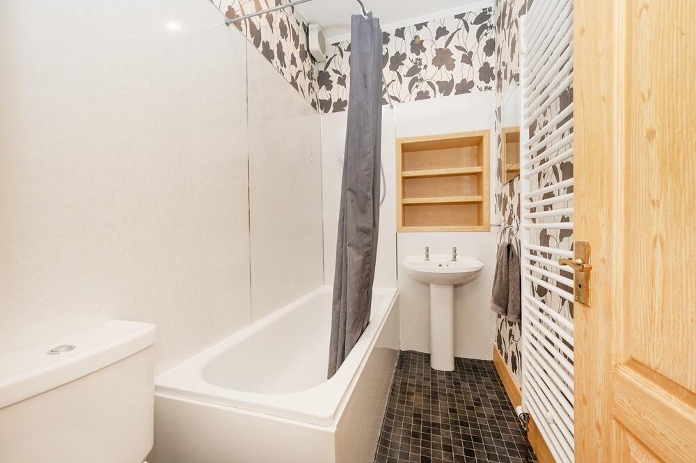 4 Seaforth Bathroom