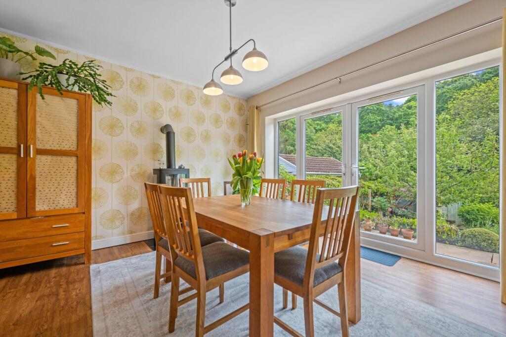 DINING AREA 02.jpg