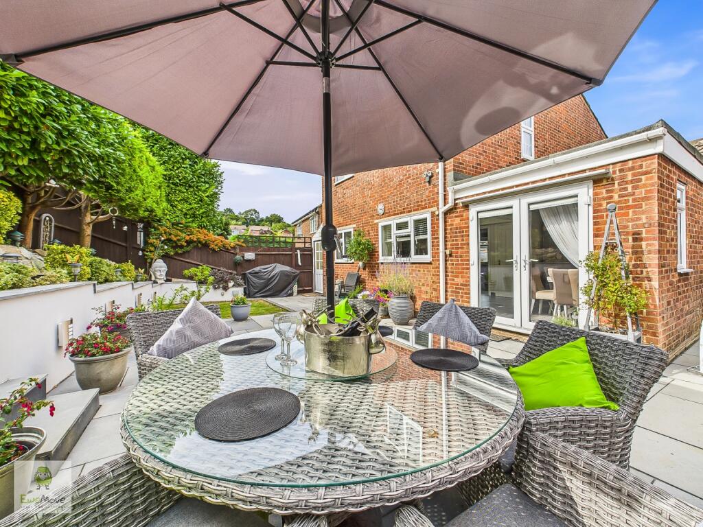 CAM02308G0-PR0189-STILL008-2