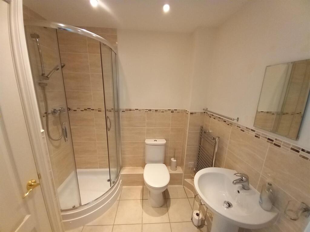 5 Peb Cl Shower Room.jpg
