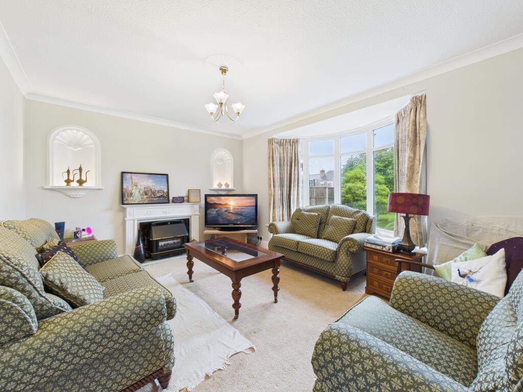 CAM04825G0-PR0192-STILL001