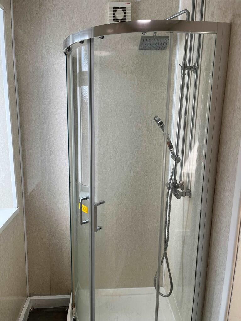 Shower_Room1_279A...