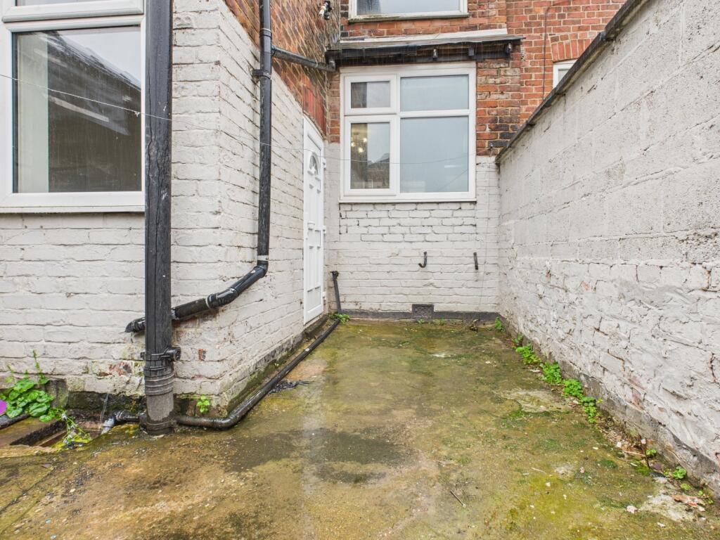 CAM03729G0-PR0139-STILL020