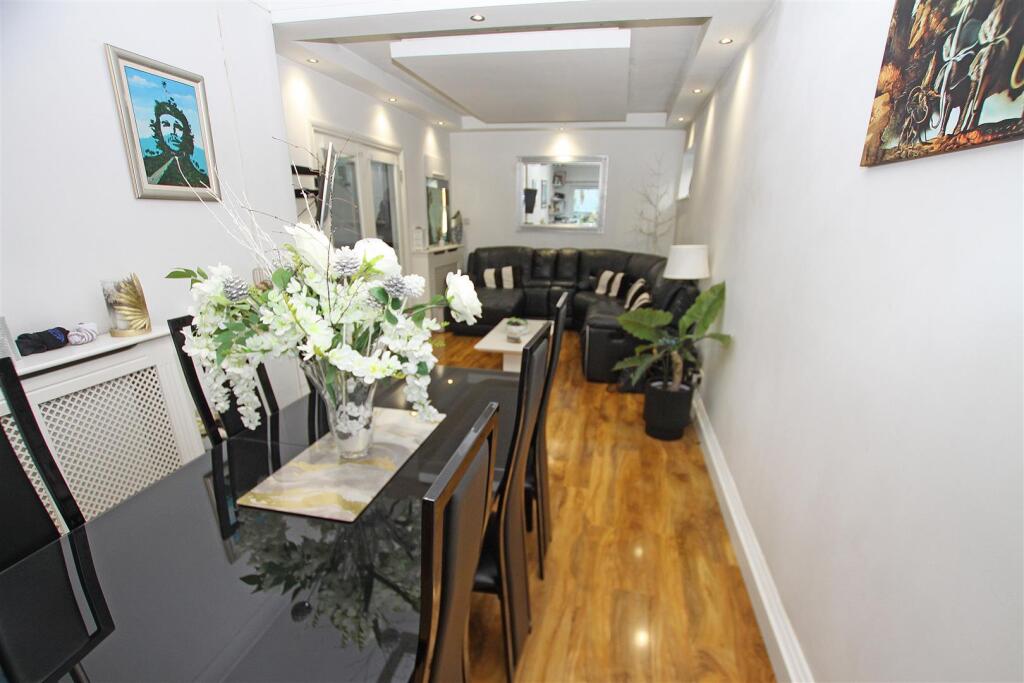 Living dining room b.jpg