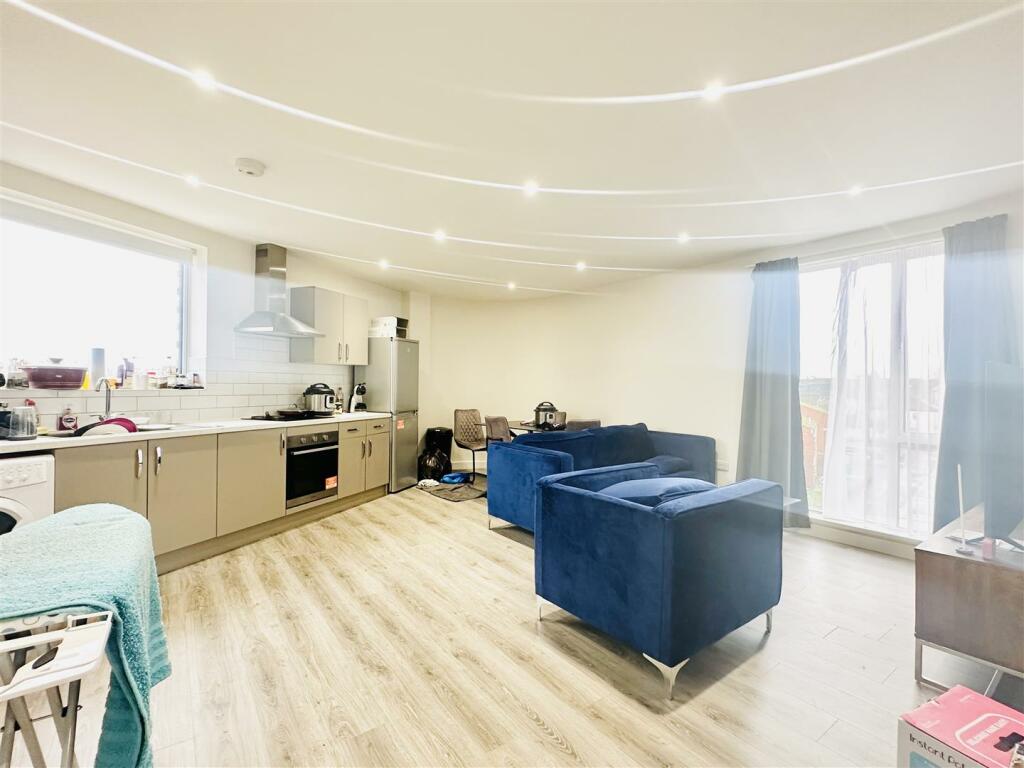 Living/Kitchen area