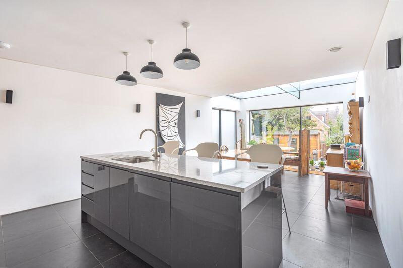 Kitchen/ Dining Room