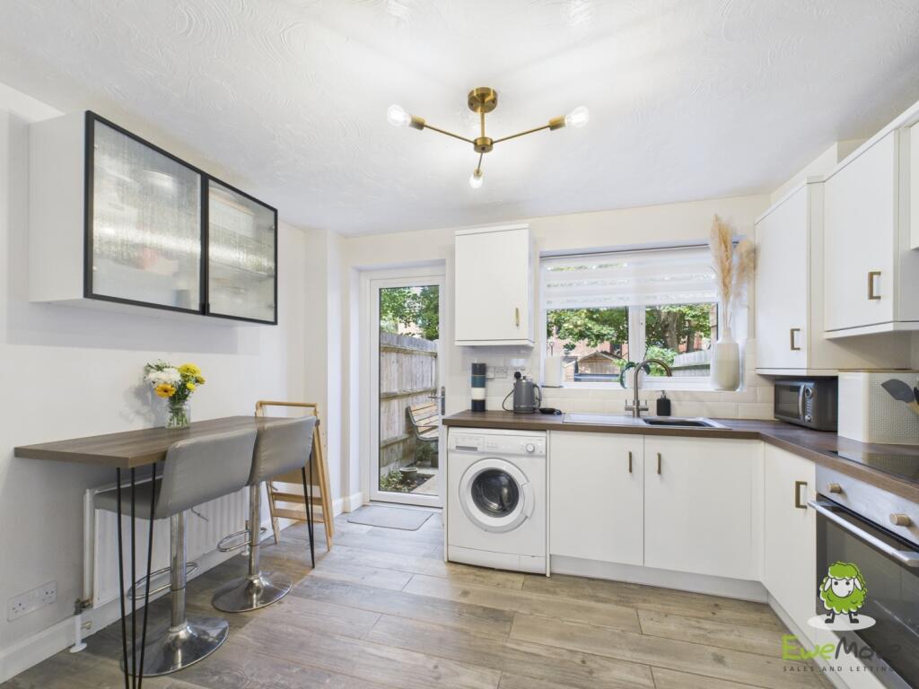 EweMove Estate Agents Basingstoke - Long Copse Cha