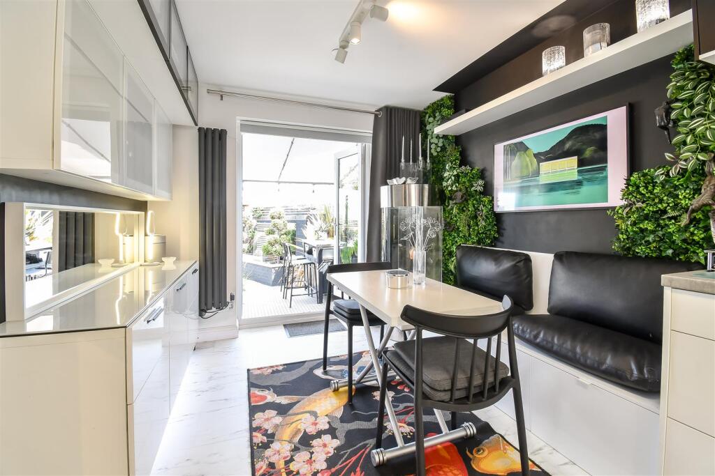 Kitchen / Dining