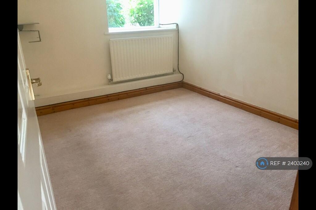 Bedroom 1 (3.6m x 2.2m)