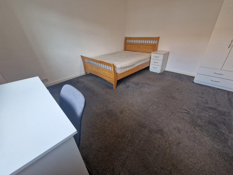 492_4 Room 1.jpg