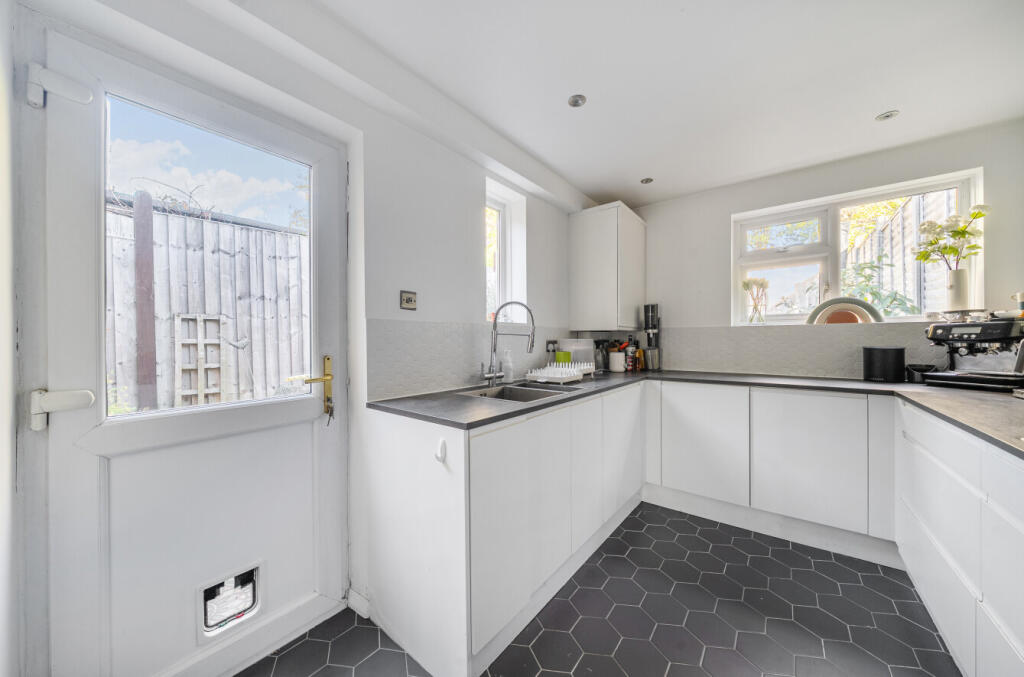 1369409-6-691b62f...