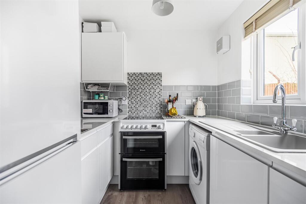 kitchen 2.jpg