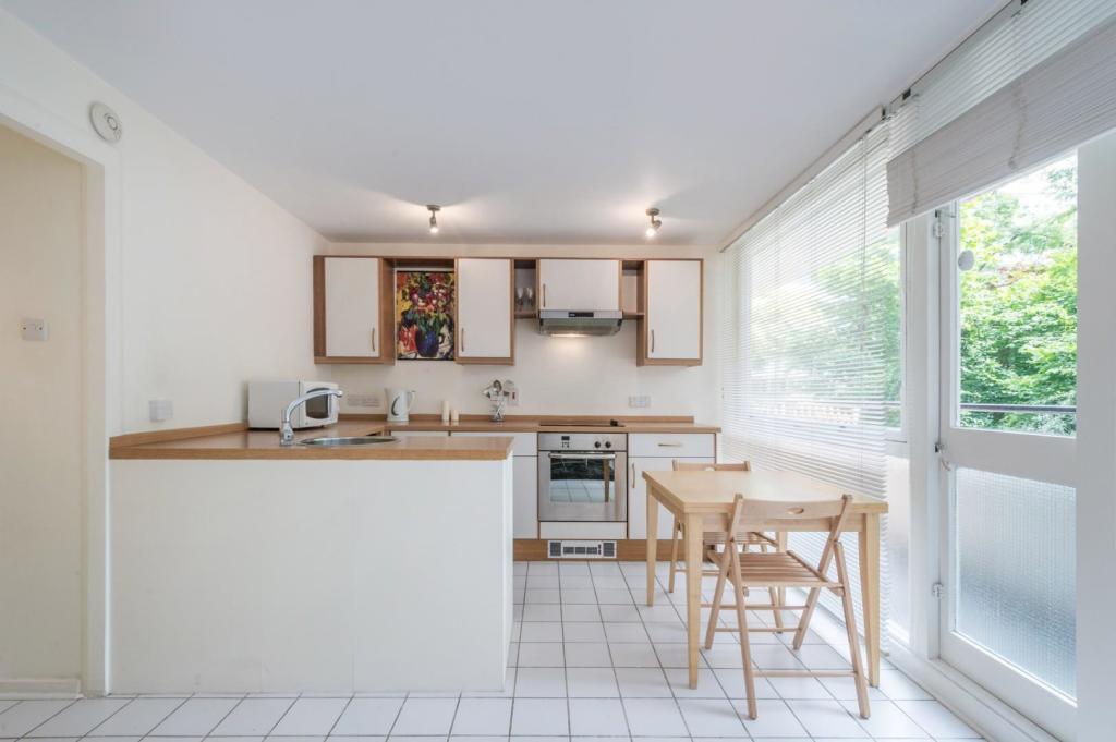 kitchen (2).jpg