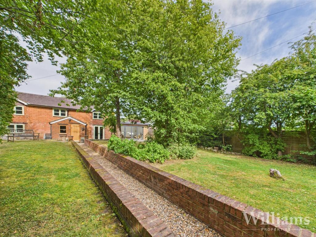 CAM04950G0-PR0095-STILL036 - Copy.jpg