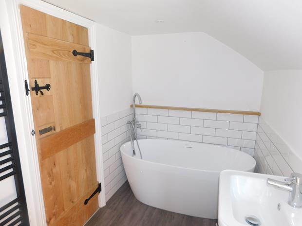 21 High Street Bathroom 2