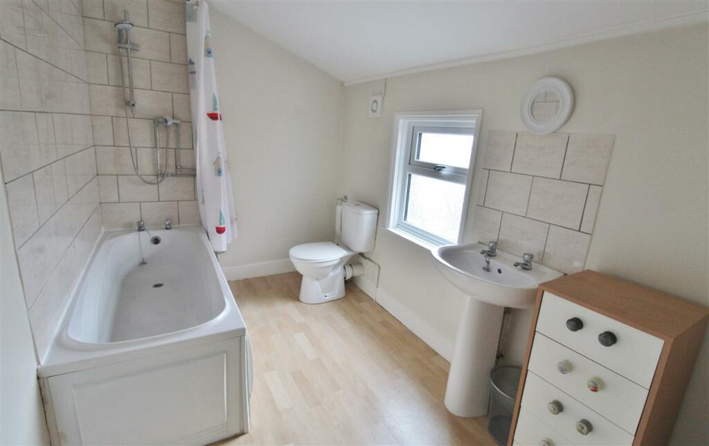 FAMILY BATHROOM