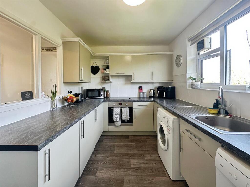 4382f547--4A04-A4A5-B15979D9C77D-36958-00000CCAC56