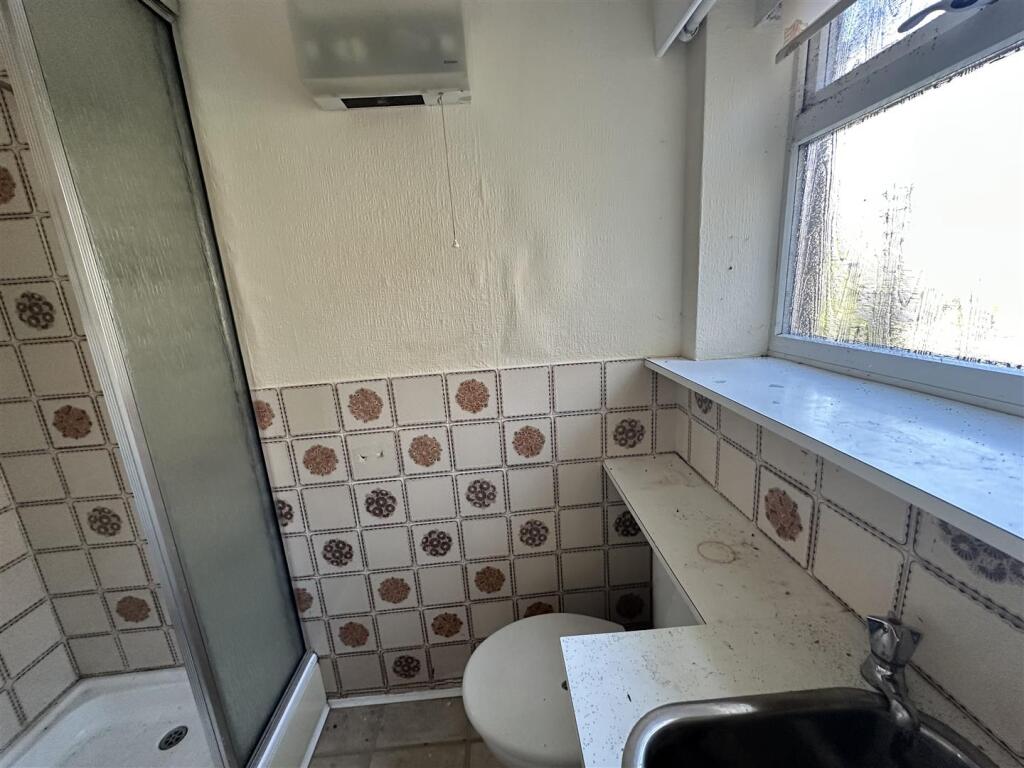 Bramleys Estate Agents - Leeds Road - Dewsbury (5)