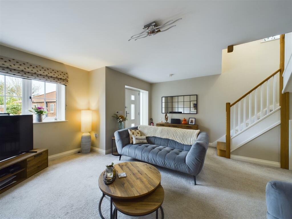 ENTRANCE INTO LOUNGE