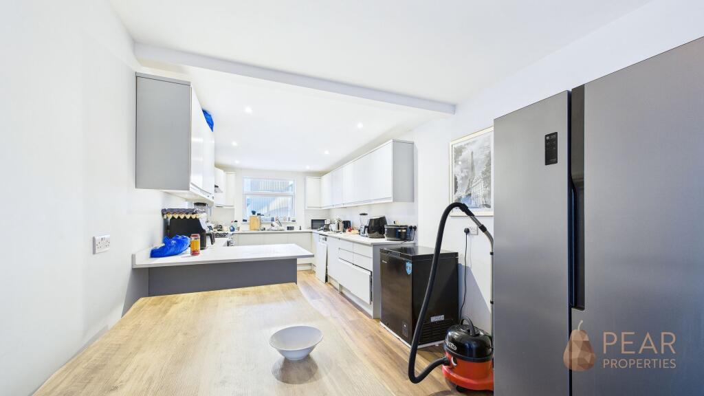 Communal Kitchen/Dining Area