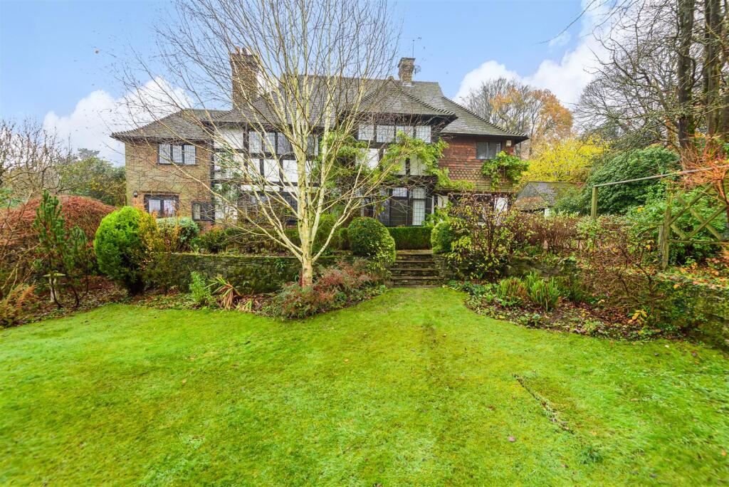 Front aspect from garden.jpg