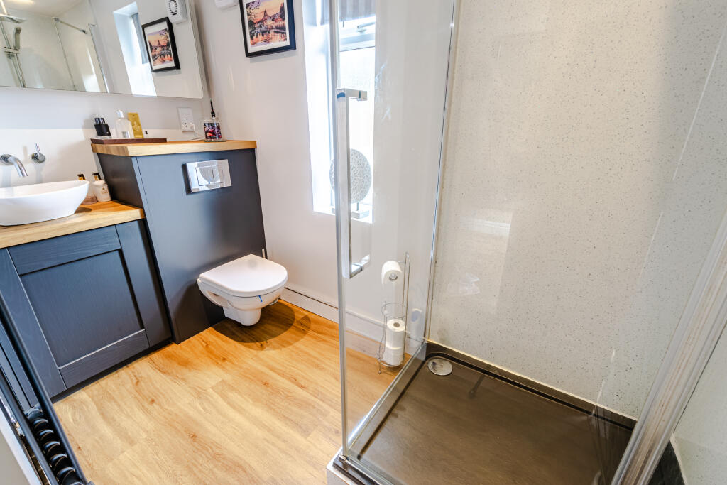 hallshower