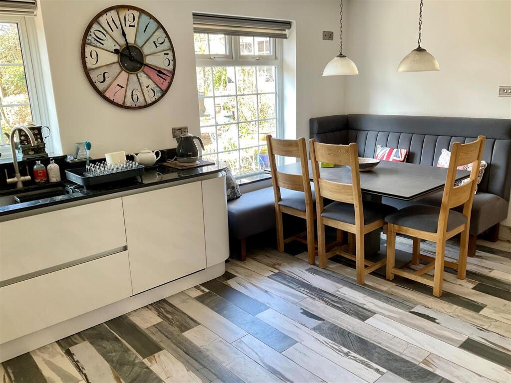 Kitchen pic5.jpg