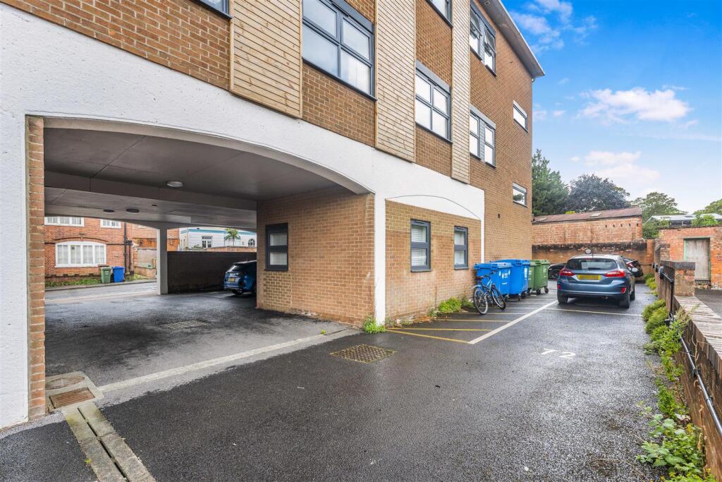 Flat 9, 30 Crouch Street, Banbury-20.jpg