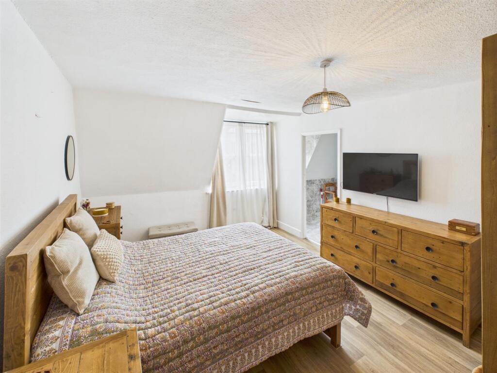 Bedroom One (Flat 3)
