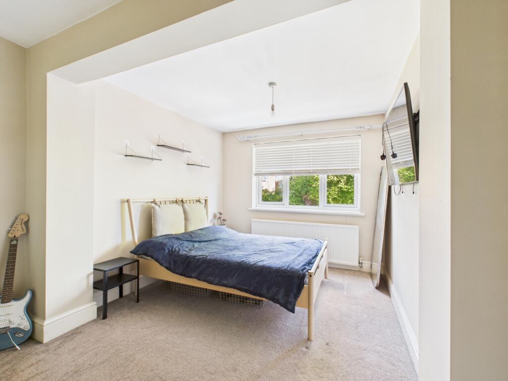 CAM03729G0-PR0024-STILL018