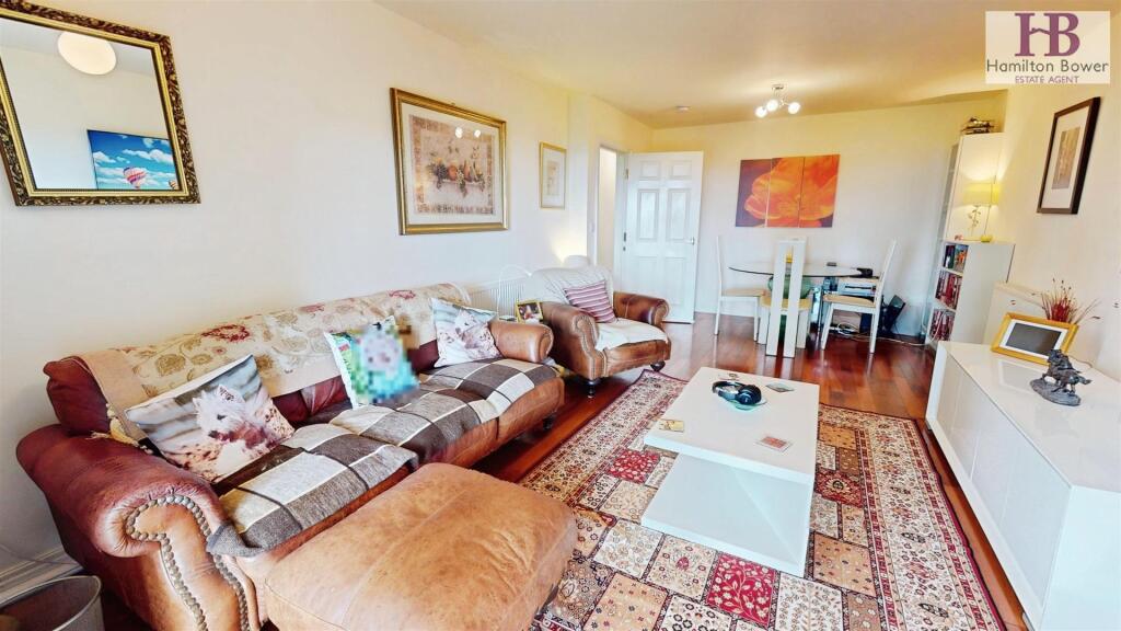 LOUNGE/DINING