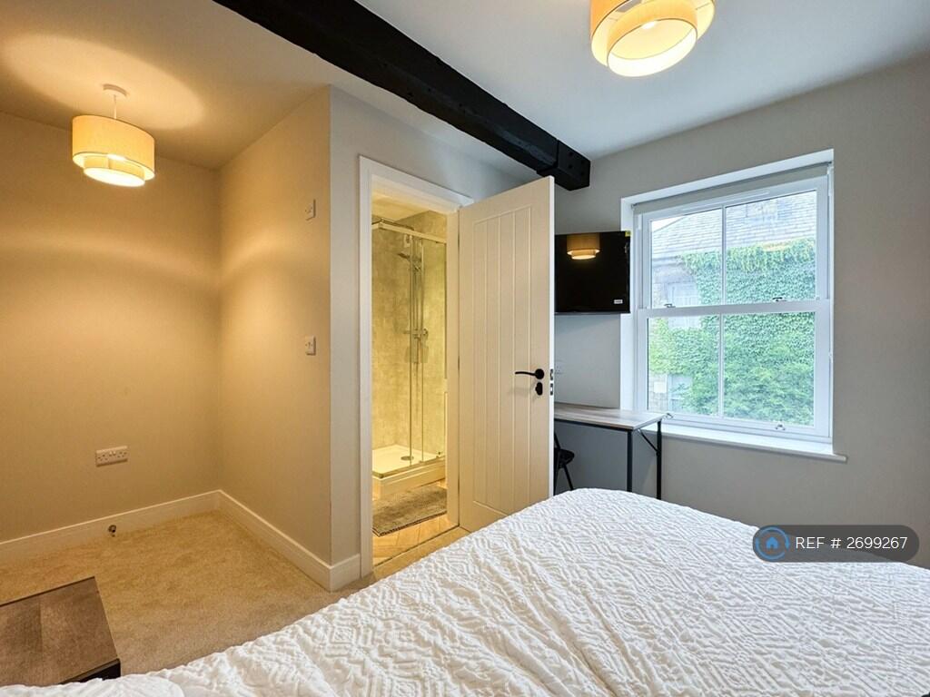 Room &amp; Ensuite 