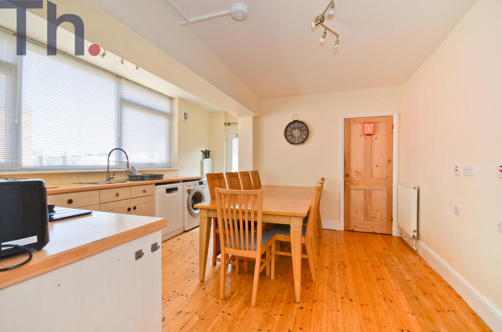 Kitchen &amp; Breakfast Area.JPG
