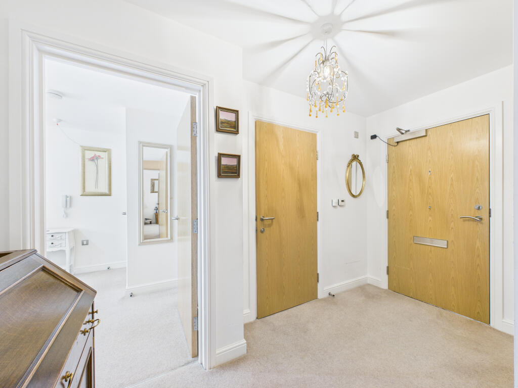 CAM02909G0-PR0471-STILL010