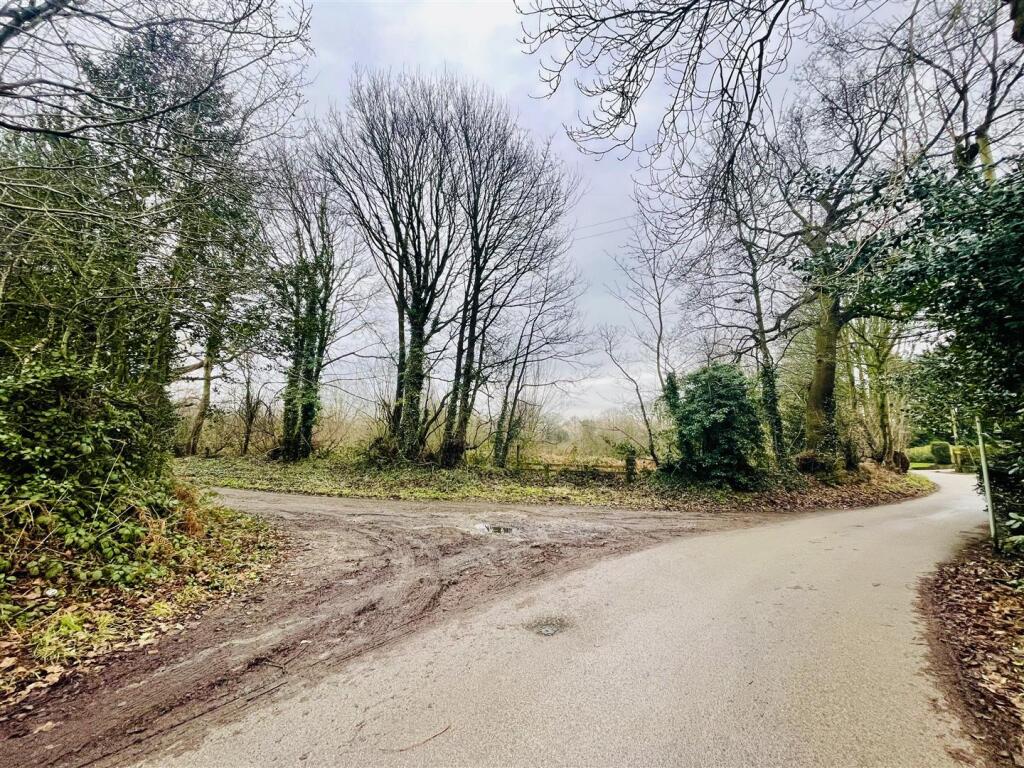 Corner of Foxwist Green and the private road