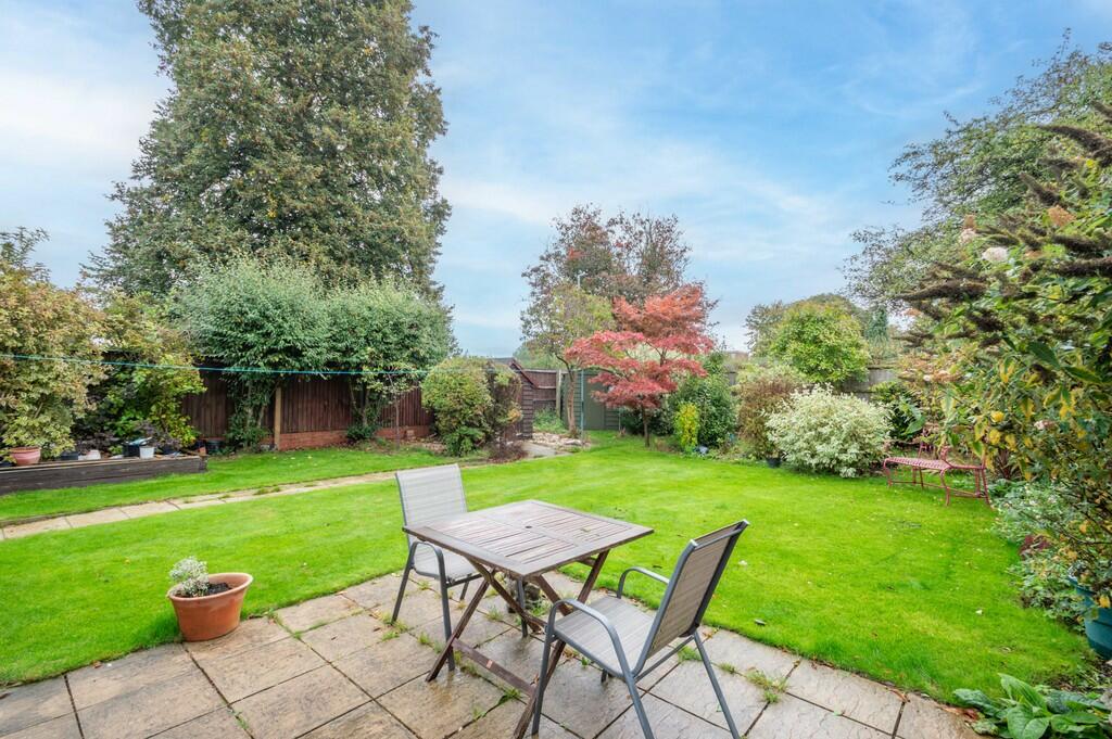 2 Adastral Close-...