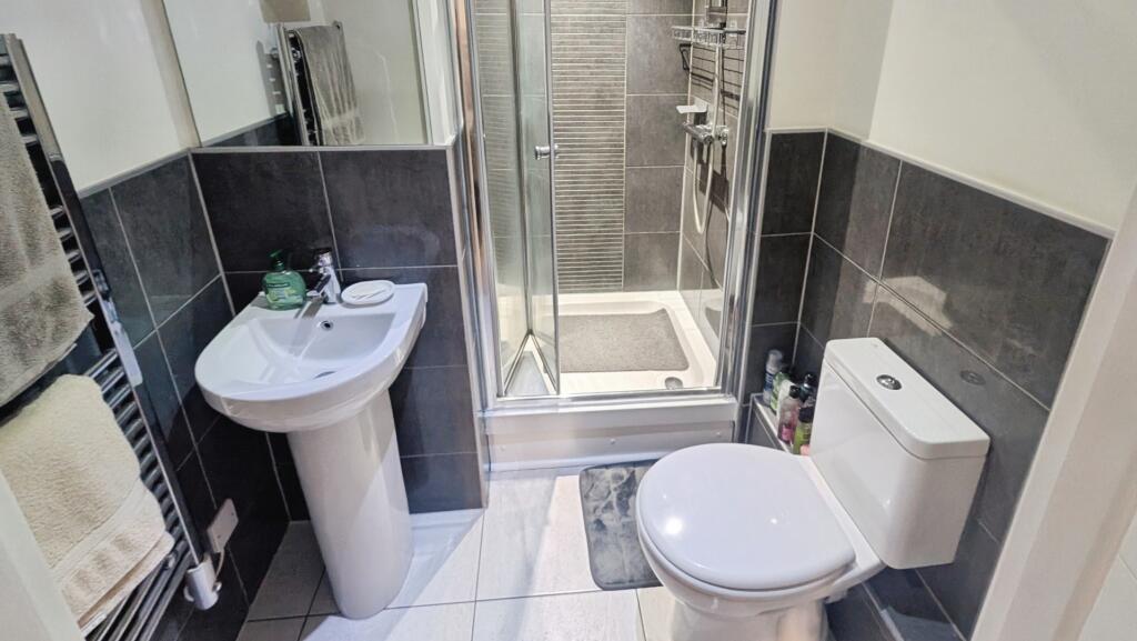 pbox-bathroom-346387.jpg