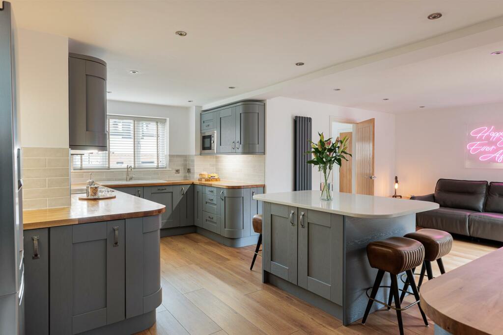 Kitchen Family Room