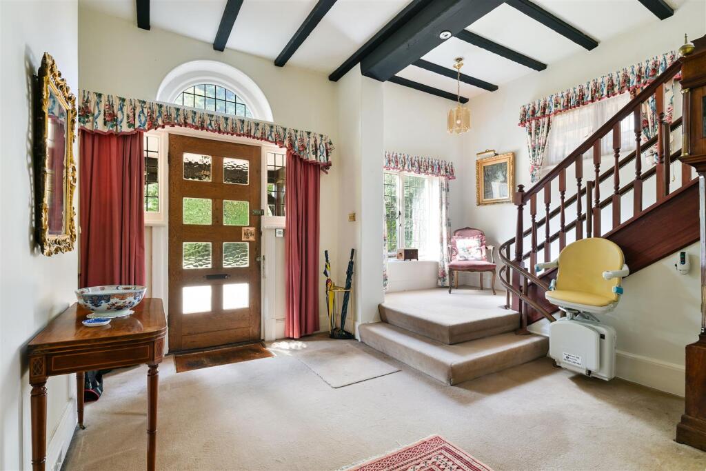 WALTON HEATH COTTAGE- (3).jpg