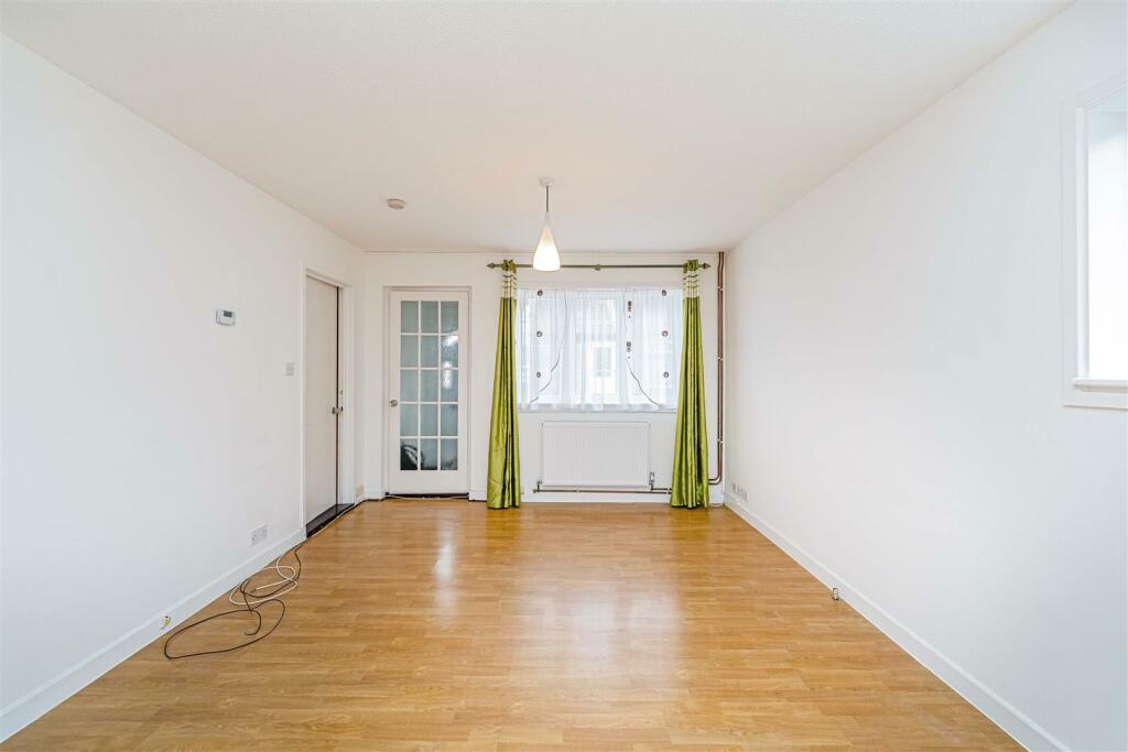 8 Crofters Close, Isleworth TW7 7PH-LOW RES-18.jpg