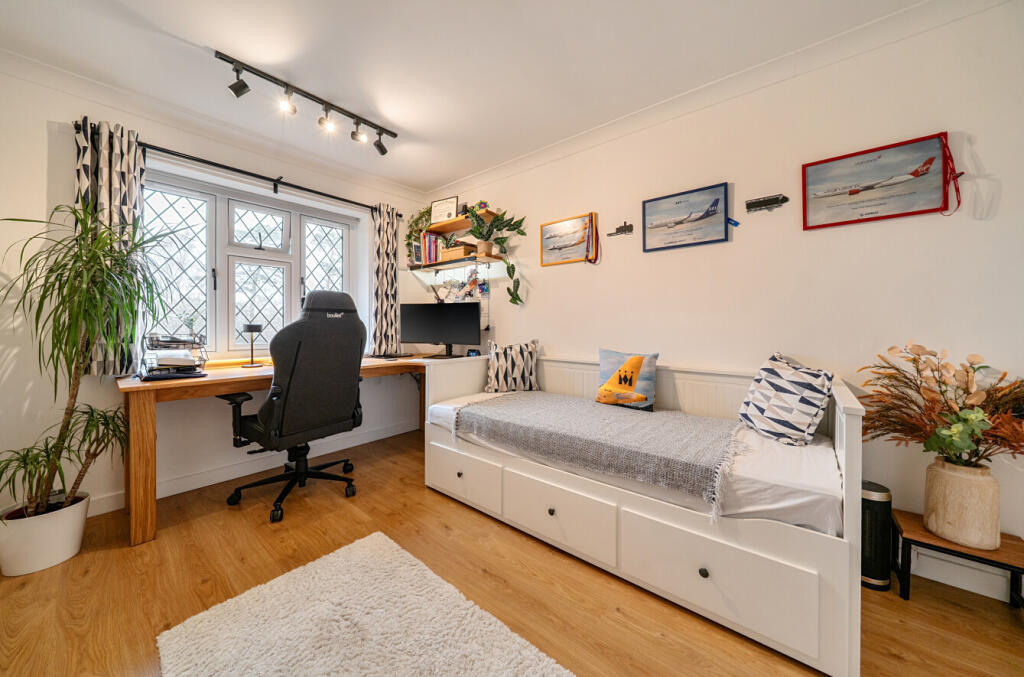 1383097-6-6925ba9...