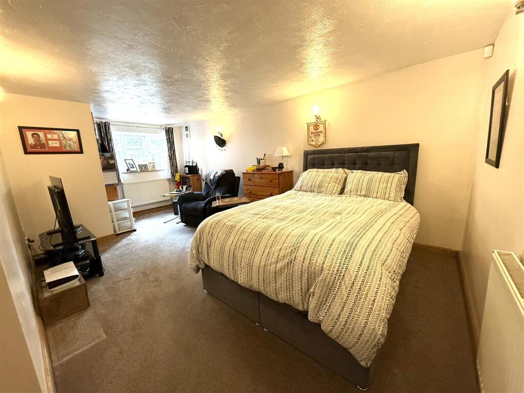 5 main road den 2.jpeg
