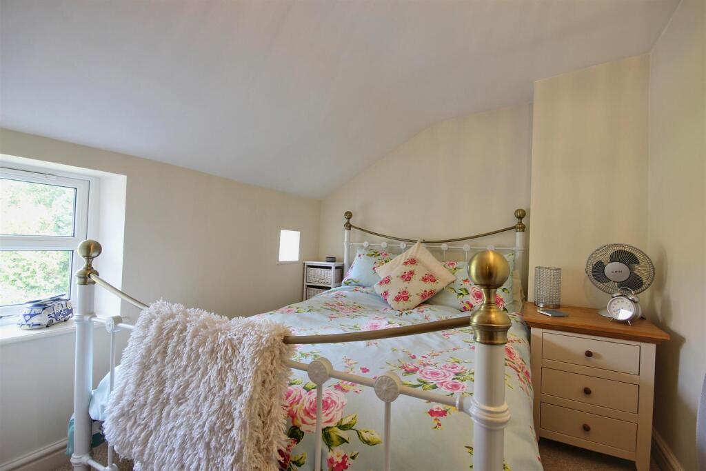 BEDROOM 2 (REAR)